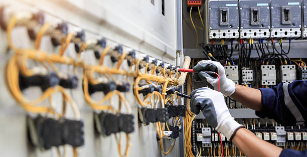 Professional Electrician technician working in Beechwood Village, KY